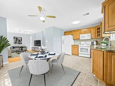 Listing photo 1 of 5