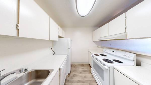 Listing photo 1 of 5