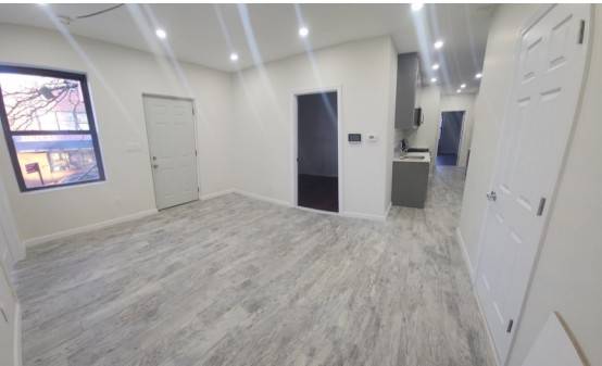 Listing photo 1 of 5