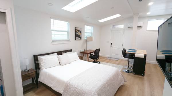 Listing photo 1 of 5