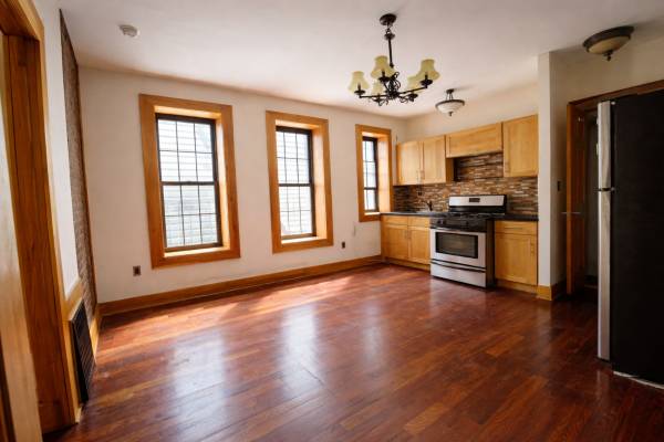 Listing photo 1 of 5