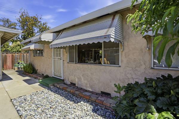 Listing photo 1 of 5