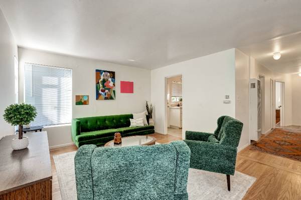 Listing photo 1 of 5