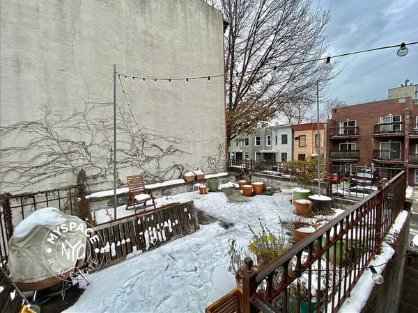 Listing photo 1 of 5