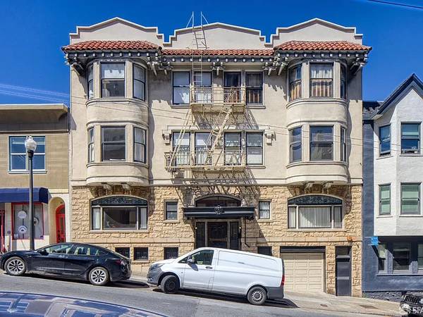 Listing photo 1 of 4