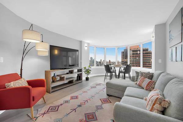 Listing photo 1 of 4