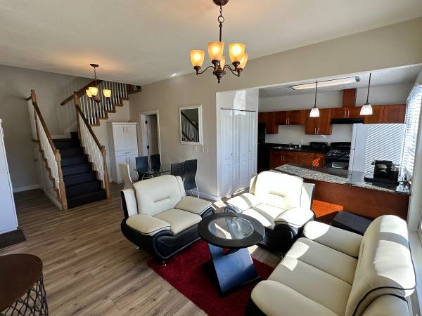 Listing photo 1 of 5