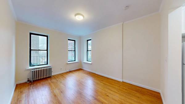 Listing photo 1 of 5