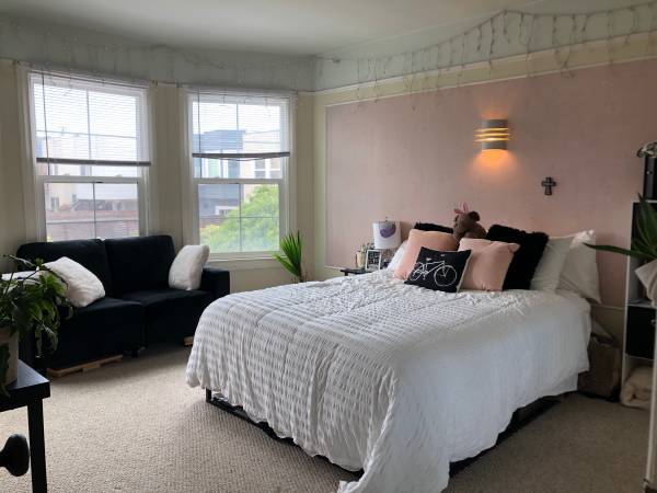 Listing photo 1 of 5