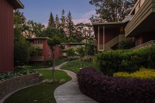 Listing photo 1 of 5