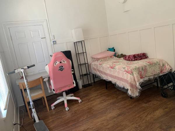 Listing photo 1 of 2