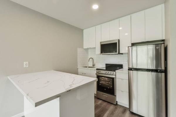 Listing photo 1 of 5