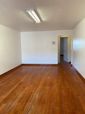 Listing photo 1 of 5