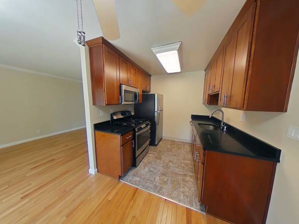 Listing photo 1 of 5