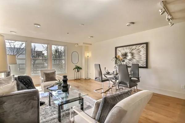 Listing photo 1 of 5