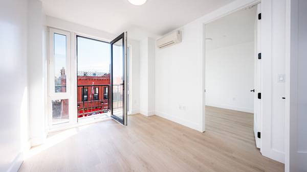 Listing photo 1 of 4