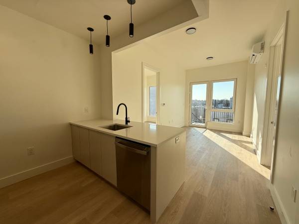 Listing photo 1 of 5