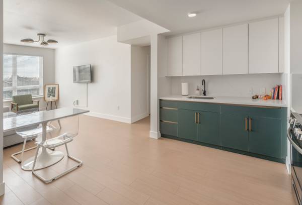 Listing photo 1 of 5