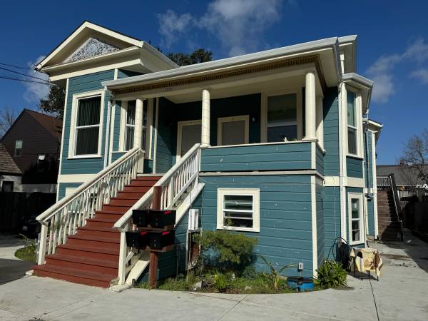 Listing photo 1 of 5