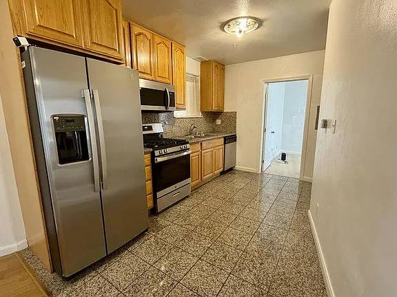 Listing photo 1 of 5