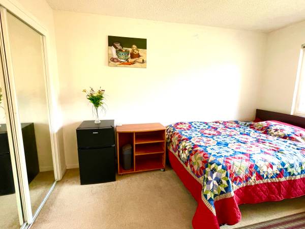 Listing photo 1 of 2