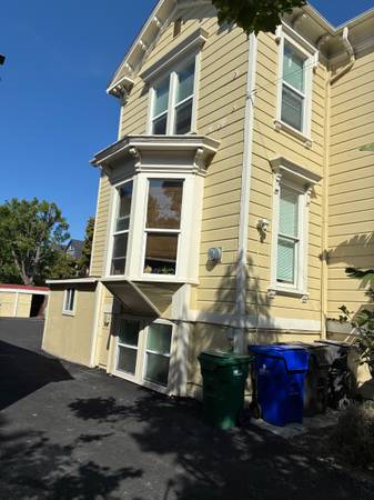 Listing photo 1 of 5