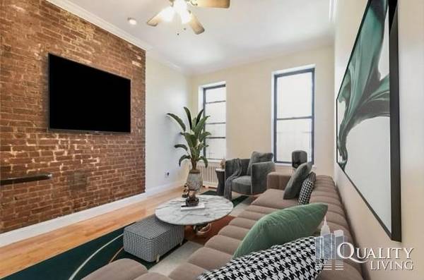 Listing photo 1 of 5