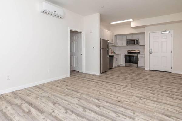 Listing photo 1 of 5