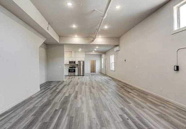 Listing photo 1 of 5