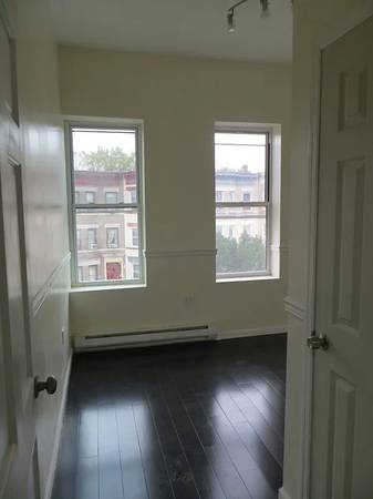 Listing photo 1 of 4