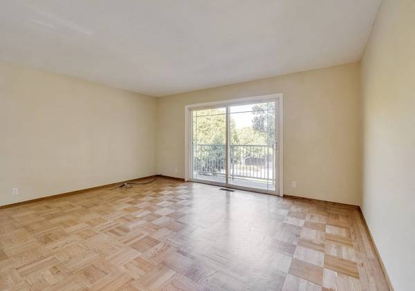 Listing photo 1 of 5