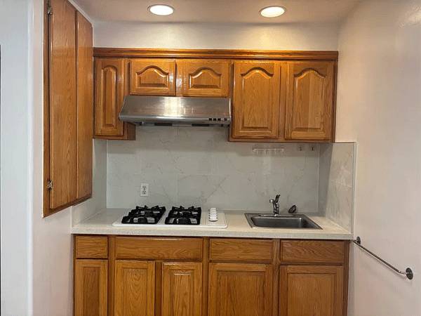 Listing photo 1 of 4