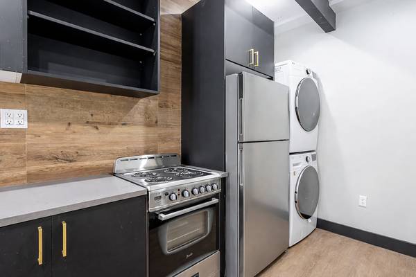 Listing photo 1 of 5