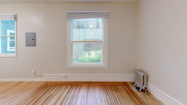Listing photo 1 of 5