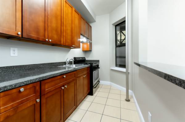 Listing photo 1 of 4