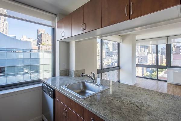 Listing photo 1 of 5