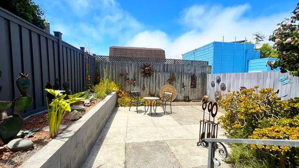 Listing photo 1 of 5