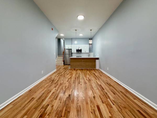 Listing photo 1 of 5