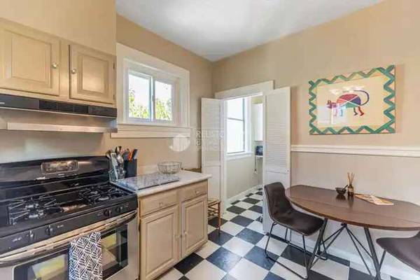 Listing photo 1 of 5