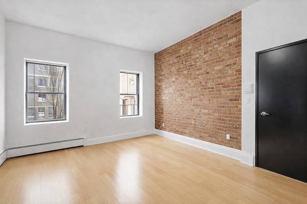 Listing photo 1 of 5