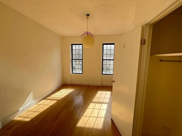 Listing photo 1 of 12