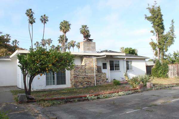 Listing photo 1 of 2