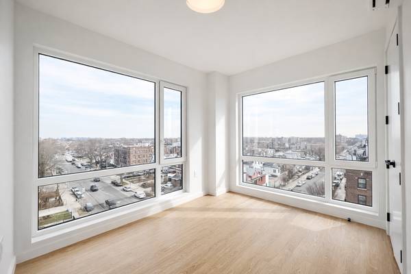 Listing photo 1 of 5