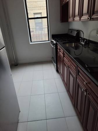 Listing photo 1 of 4