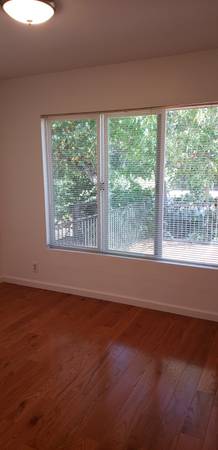 Listing photo 1 of 3
