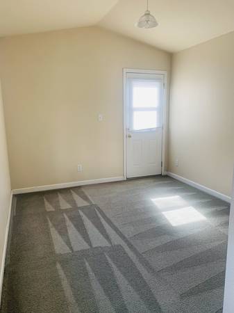 Listing photo 1 of 4