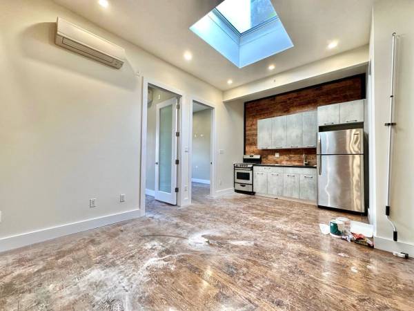 Listing photo 1 of 5