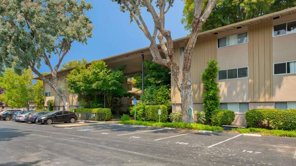 Listing photo 1 of 5