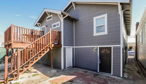 Listing photo 1 of 4