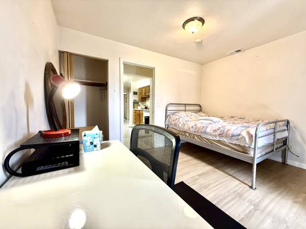 Listing photo 1 of 5